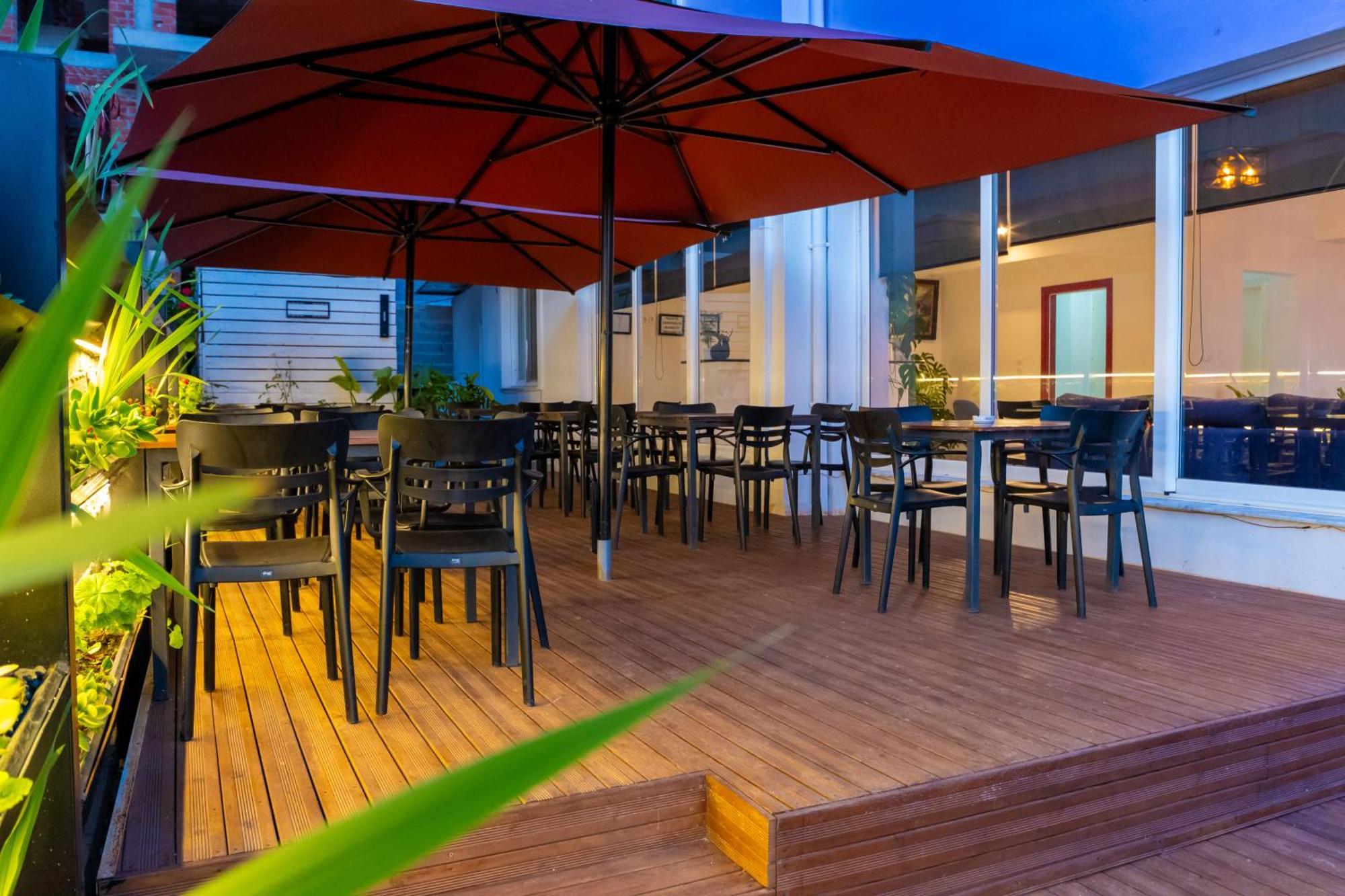 Alnes Hotel Sarande Exterior photo